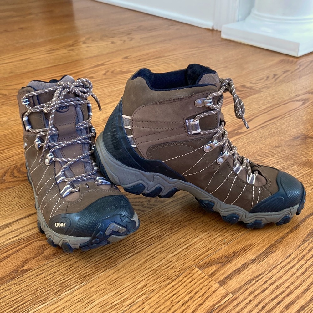 Óboz waterproof hiking boots. Size 8   Walnut color Like new